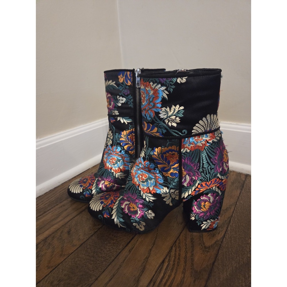 Oriental Floral Embroidered Boots Women's 7.5 Romantic Gothic Vamp Steve Madden - Picture 3 of 14